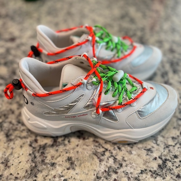 F_WD Women's Vegan Leather Toggle Sneakers - Picture 3 of 9